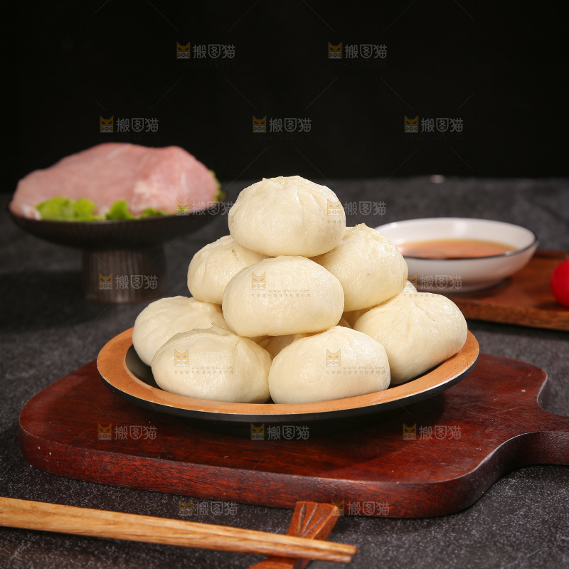 深底上的发面小笼包子