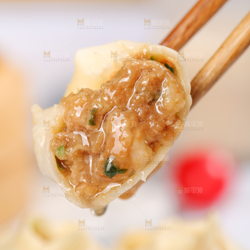浅底上的薄皮小笼包