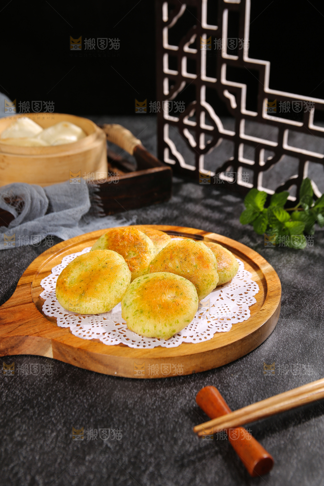 深底上的鲜虾饼
