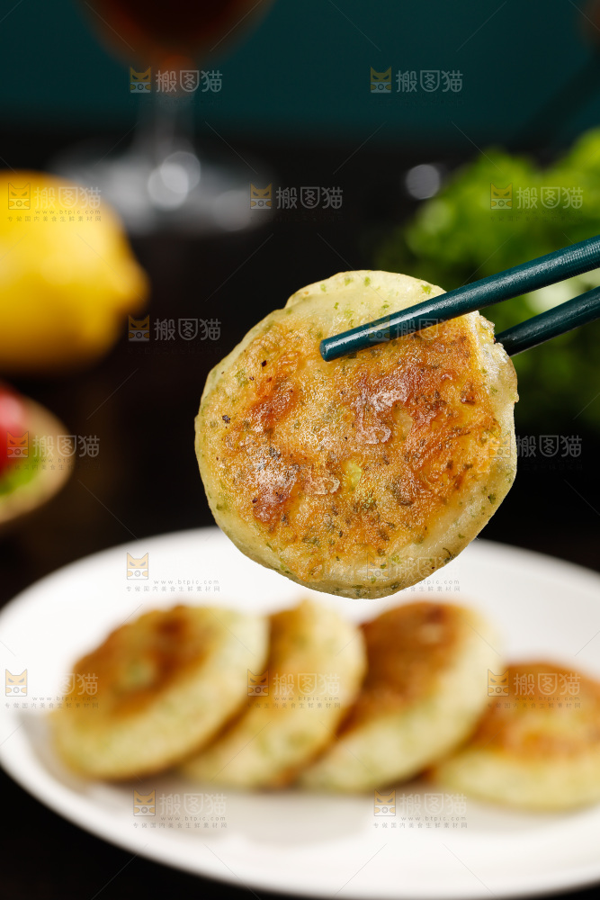 深底上的鲜虾饼