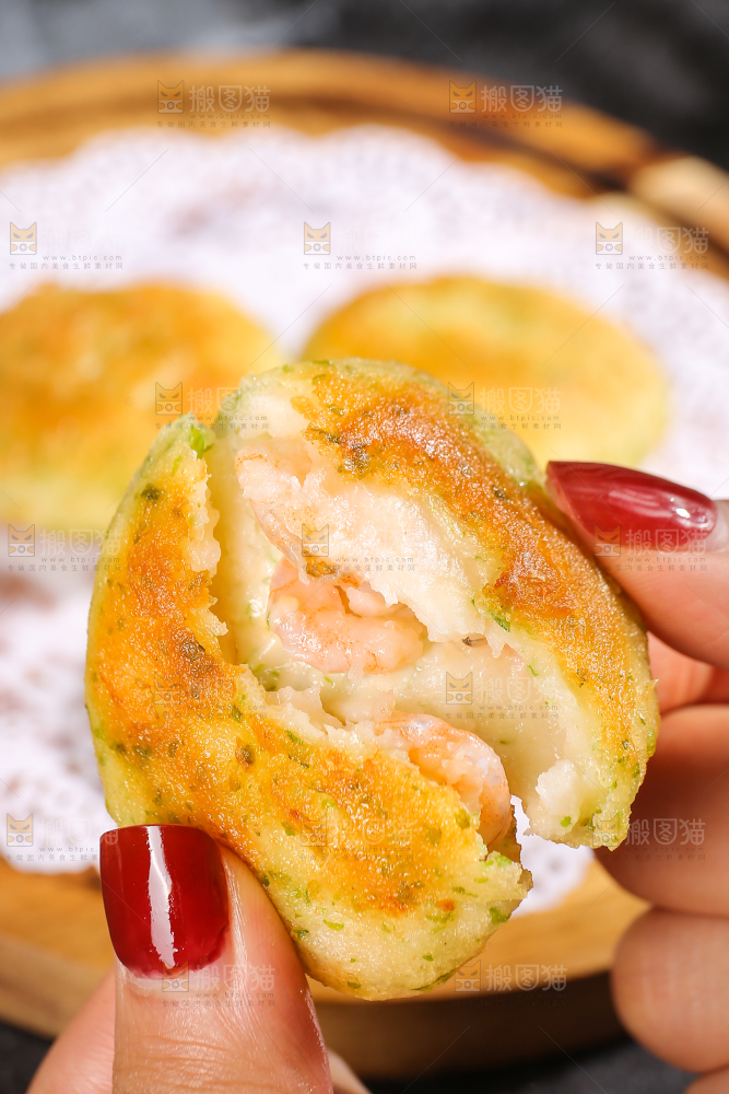 深底上的鲜虾饼