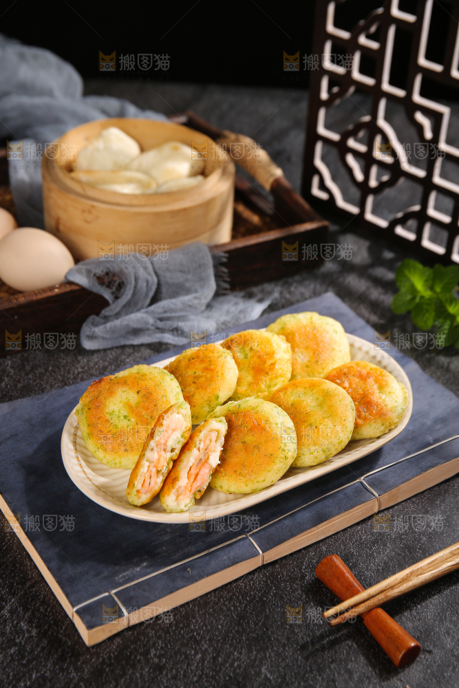 深底上的鲜虾饼