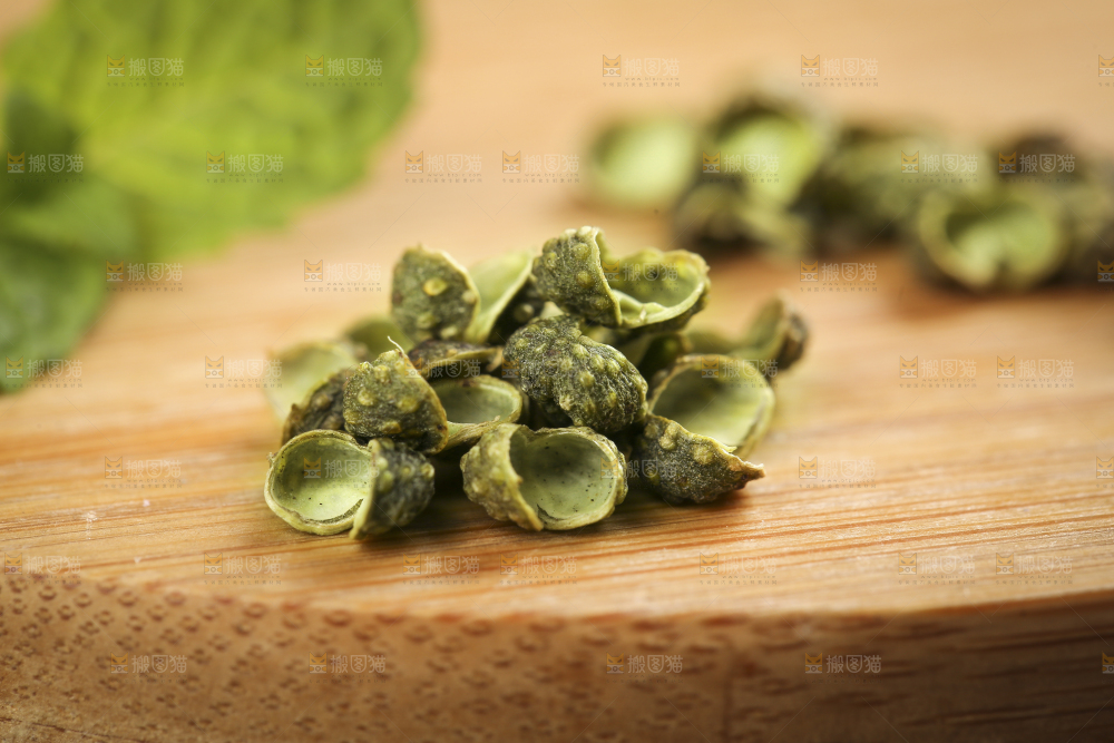 深底上的藤椒