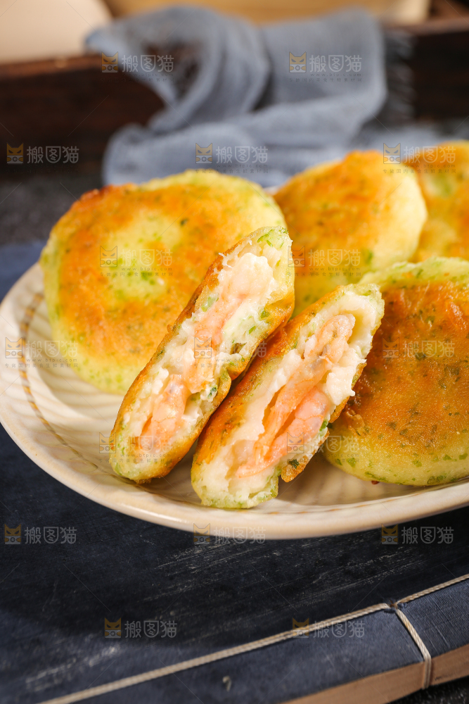 深底上的鲜虾饼