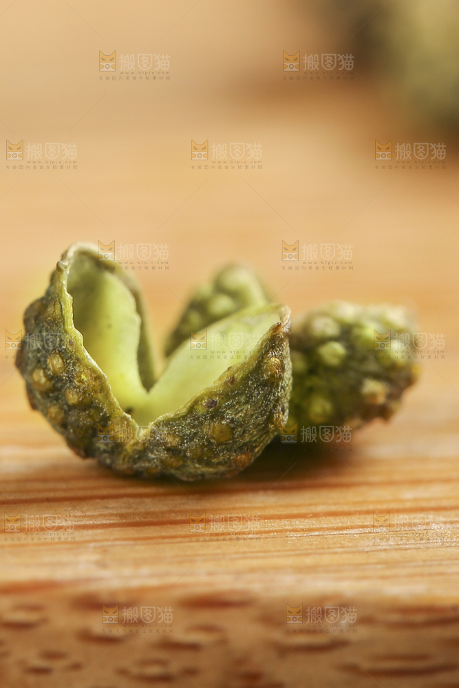 深底上的藤椒
