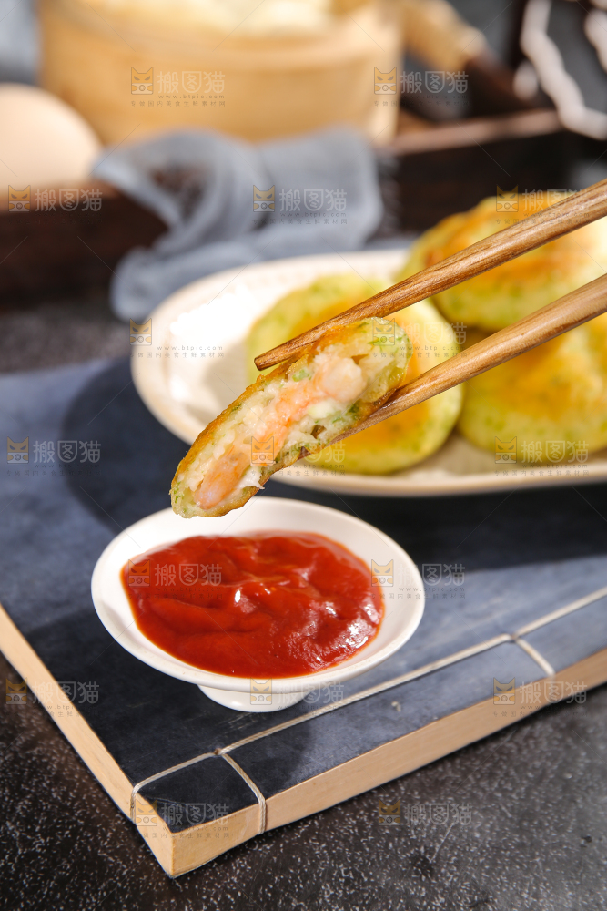 深底上的鲜虾饼
