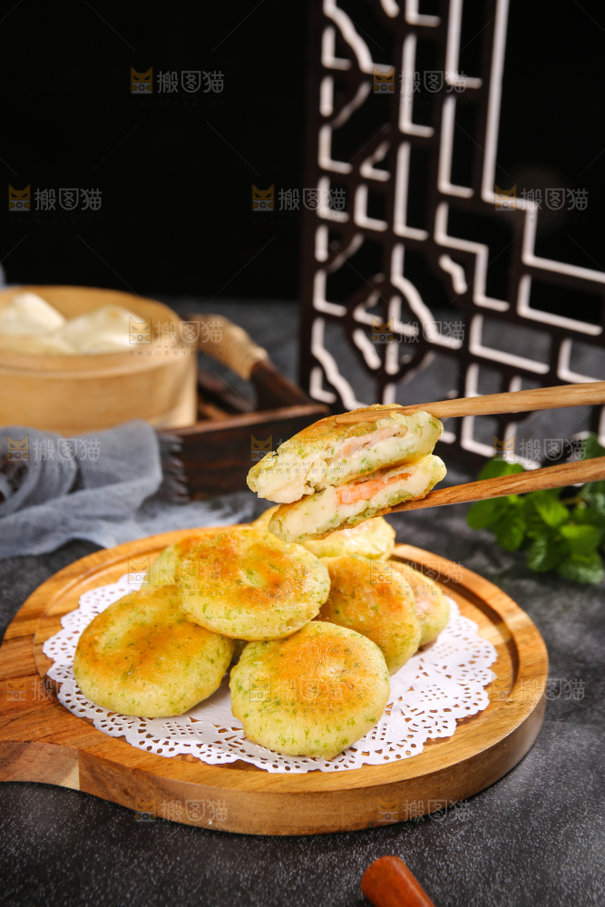 深底上的鲜虾饼