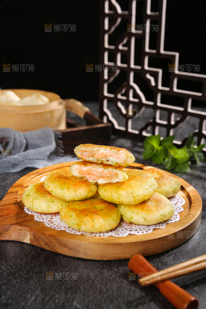 深底上的鲜虾饼