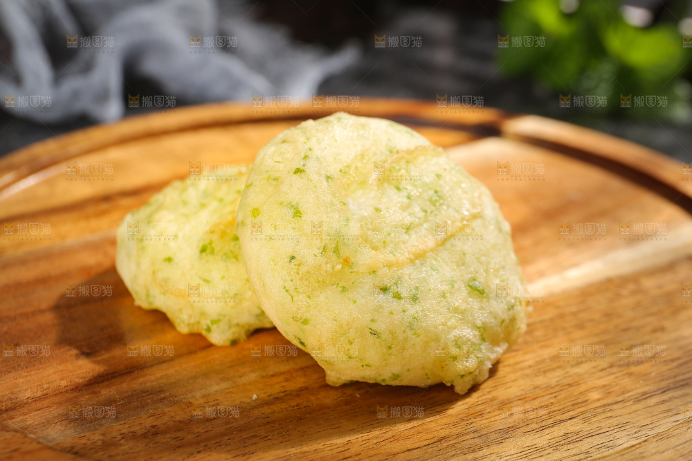 深底上的鲜虾饼