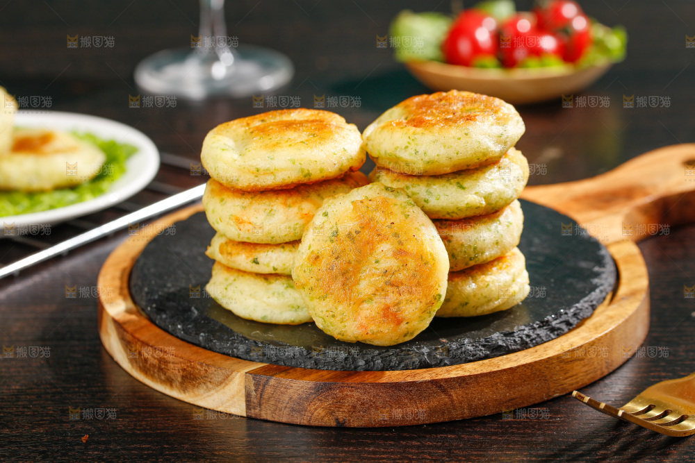 深底上的鲜虾饼