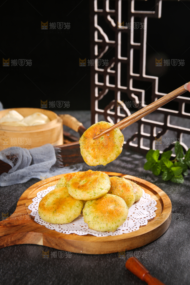 深底上的鲜虾饼