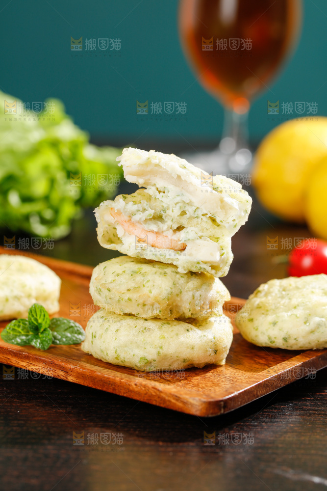 深底上的鲜虾饼