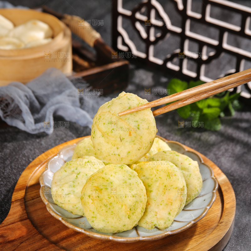 深底上的鲜虾饼
