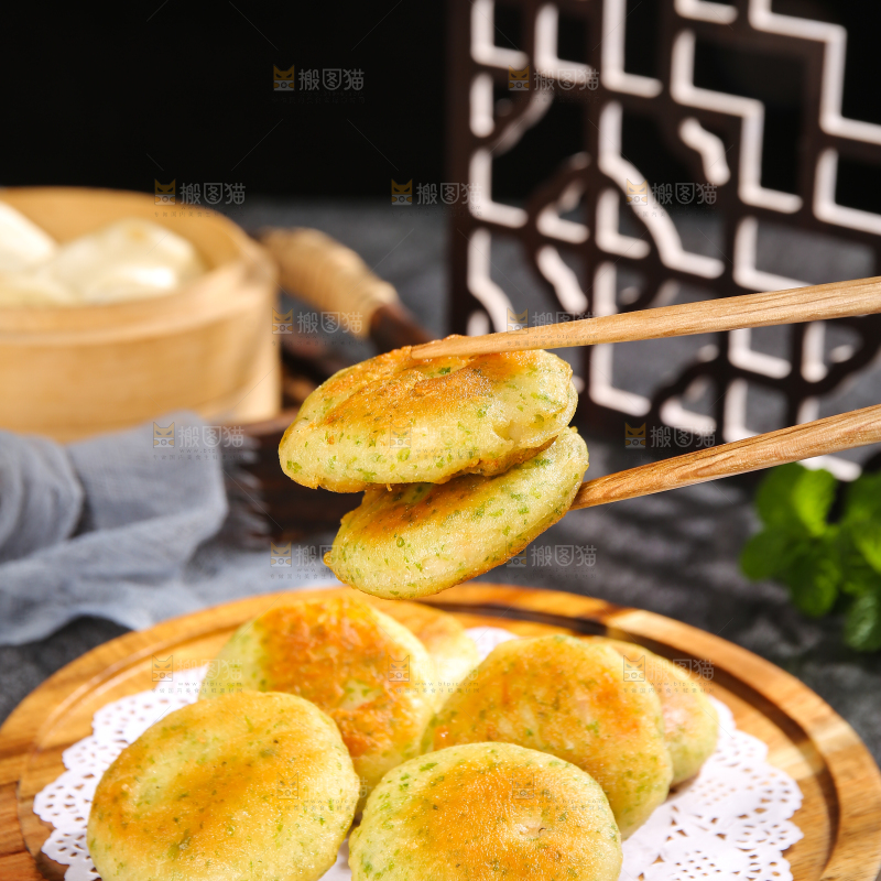 深底上的鲜虾饼
