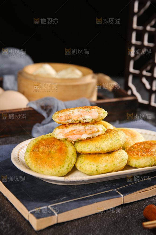 深底上的鲜虾饼