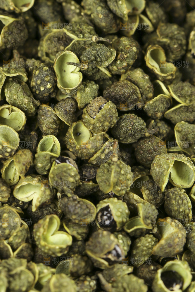 深底上的藤椒