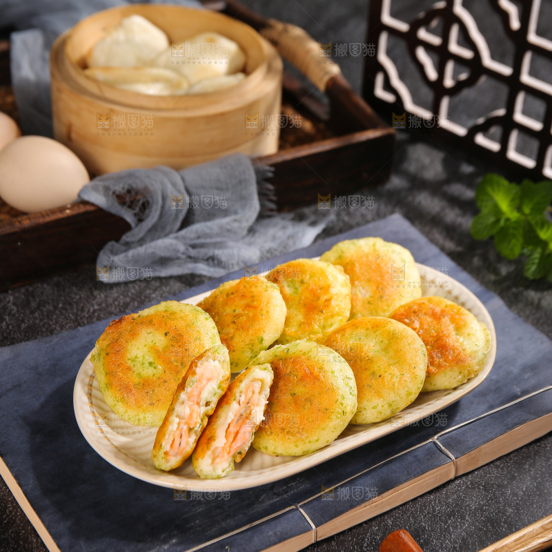 深底上的鲜虾饼