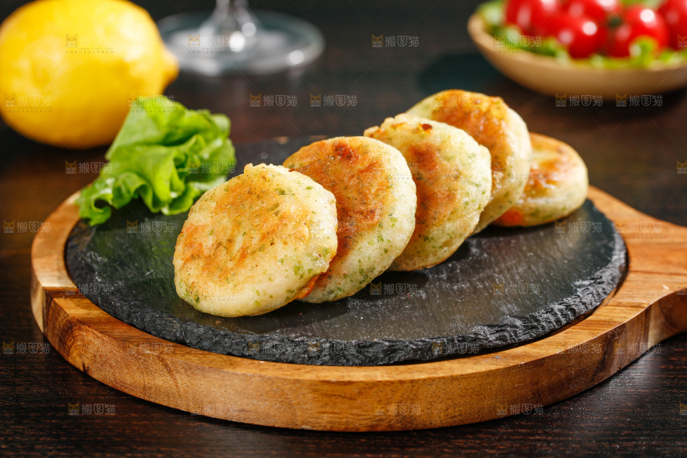 深底上的鲜虾饼