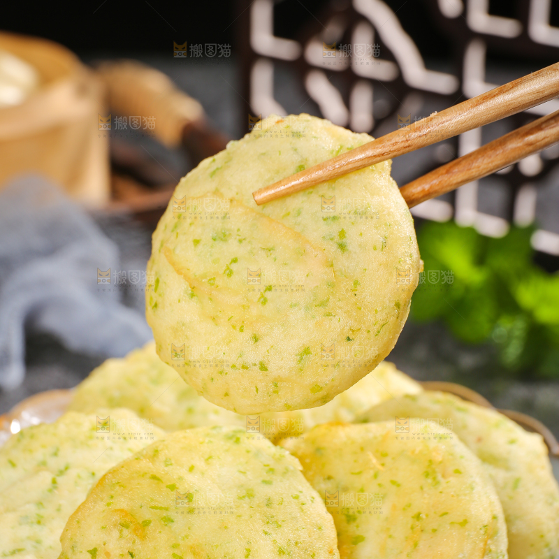深底上的鲜虾饼