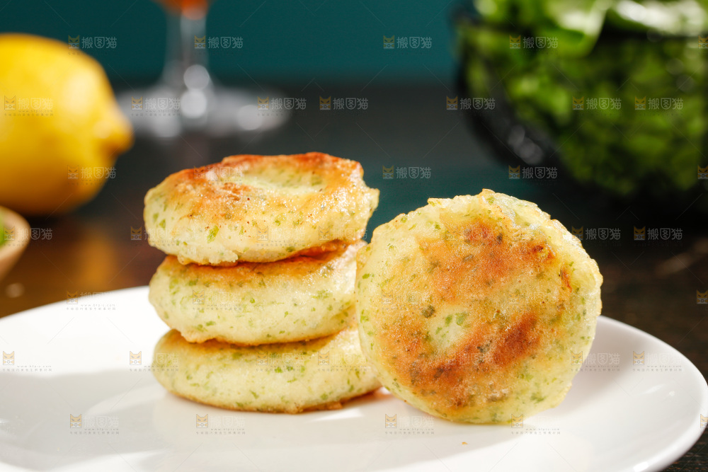 深底上的鲜虾饼