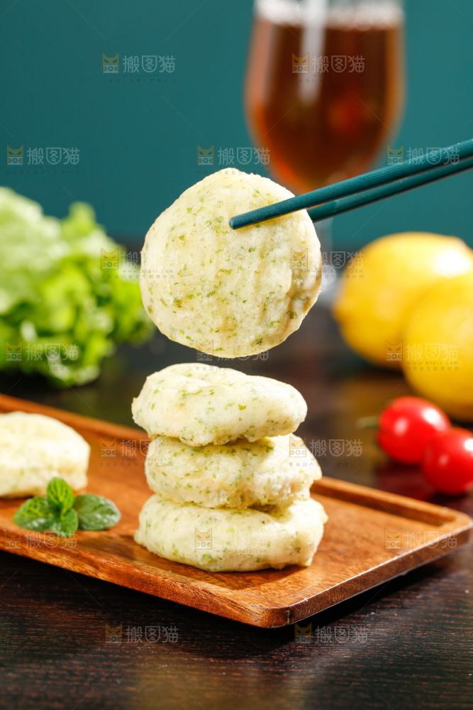 深底上的鲜虾饼