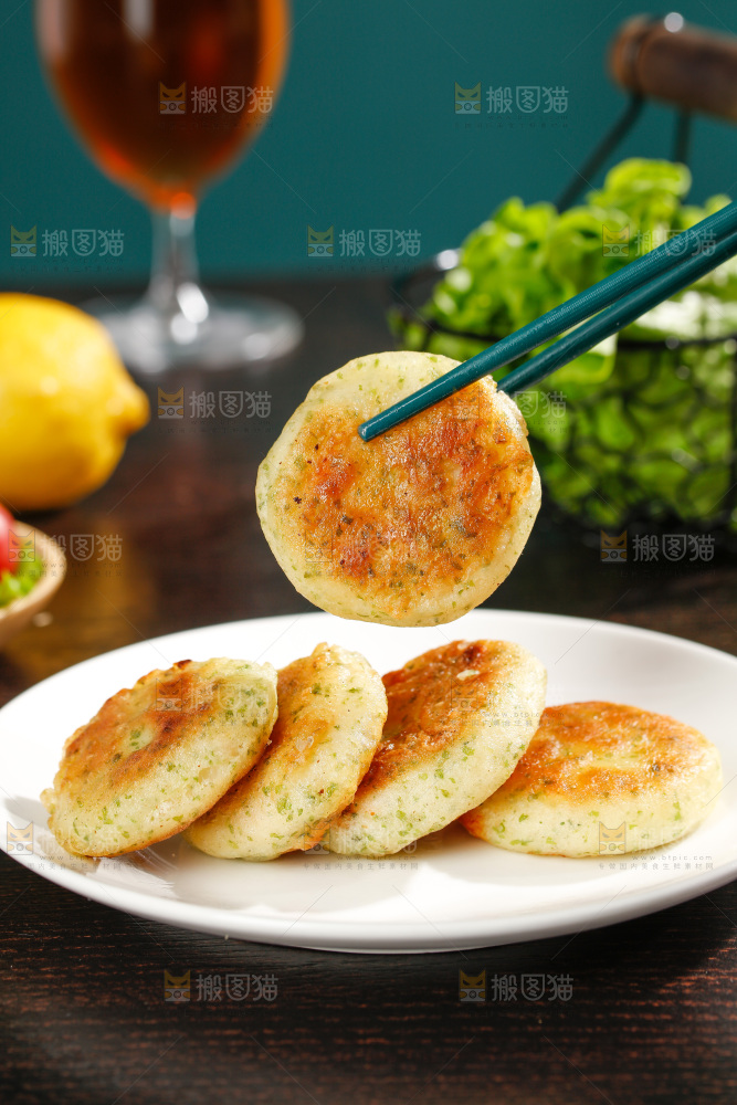深底上的鲜虾饼