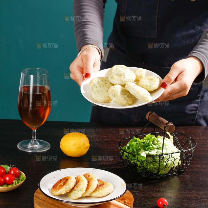 深底上的鲜虾饼