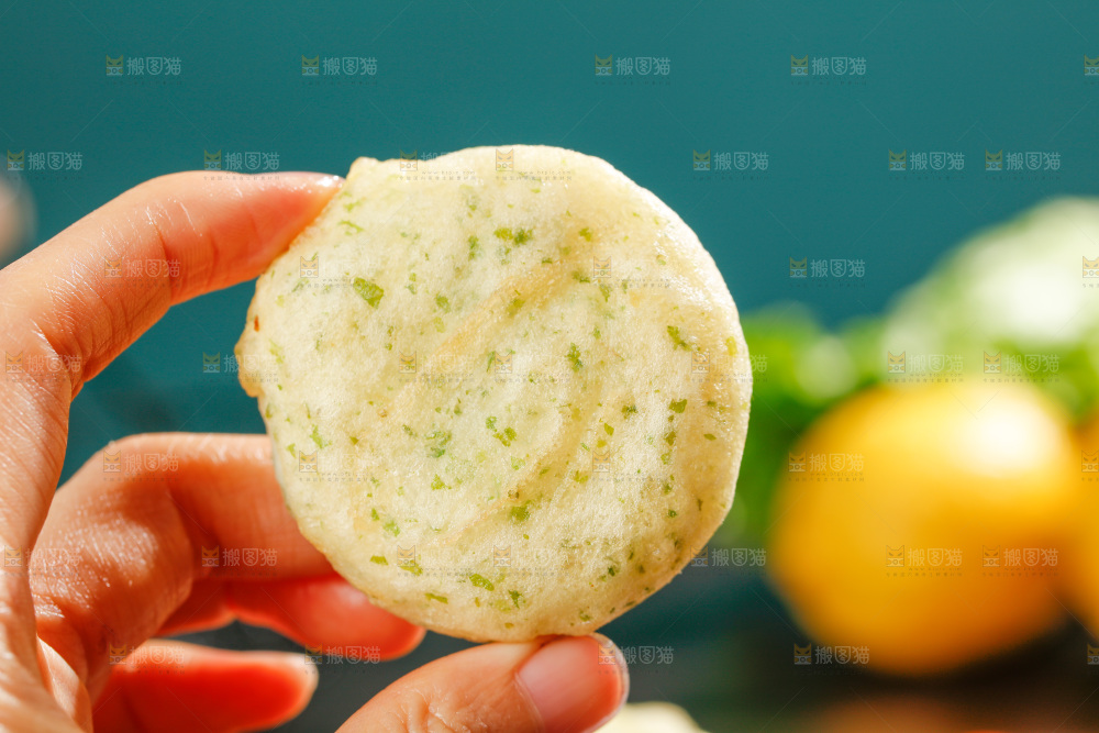 深底上的鲜虾饼