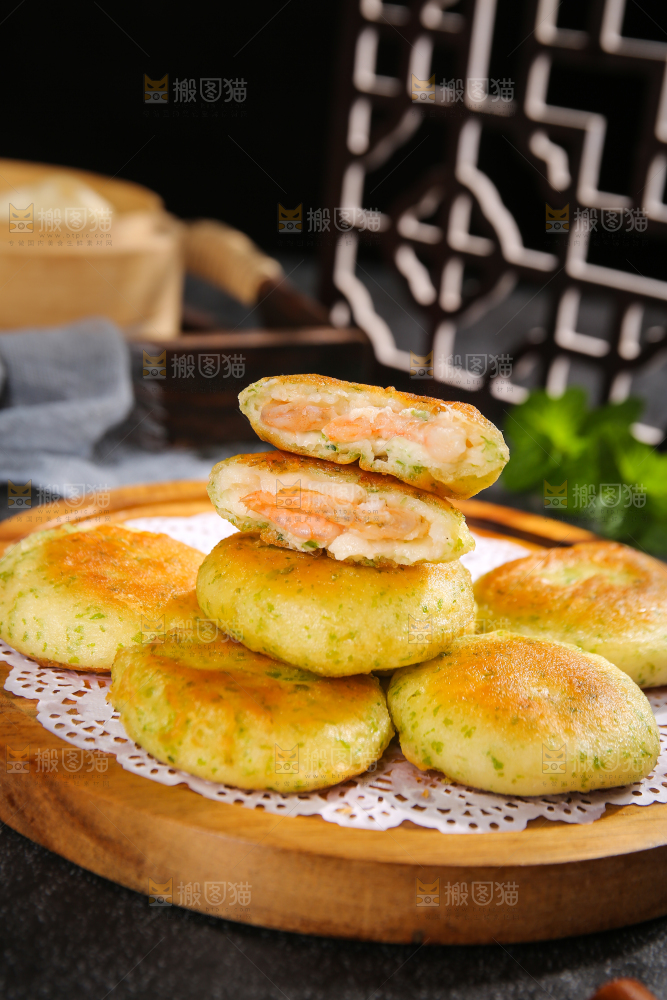 深底上的鲜虾饼