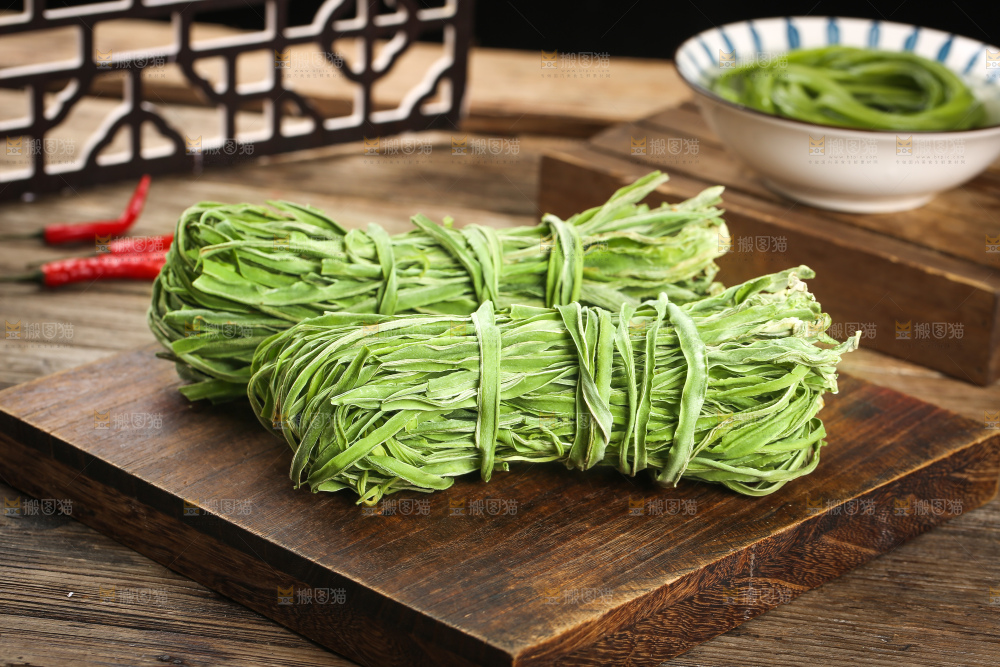 深底上的贡菜