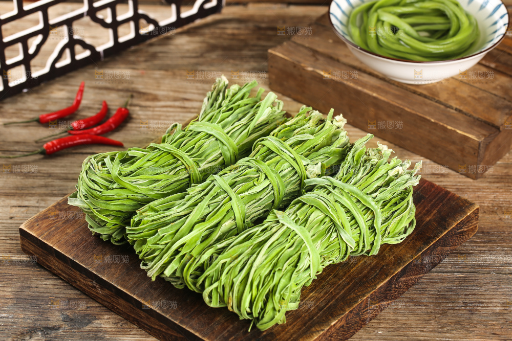 深底上的贡菜