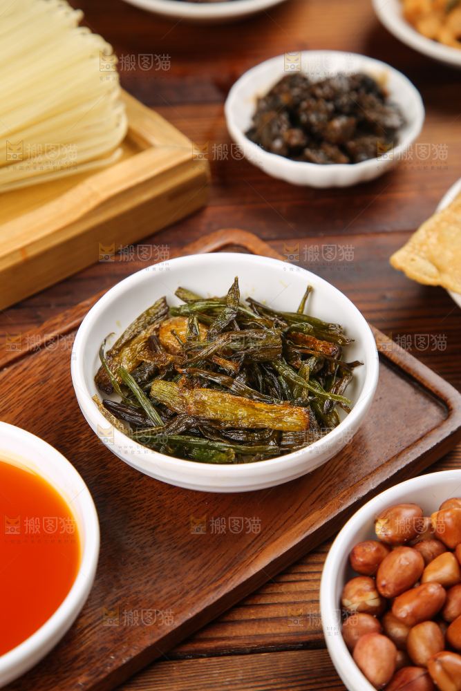 深底上的螺蛳粉