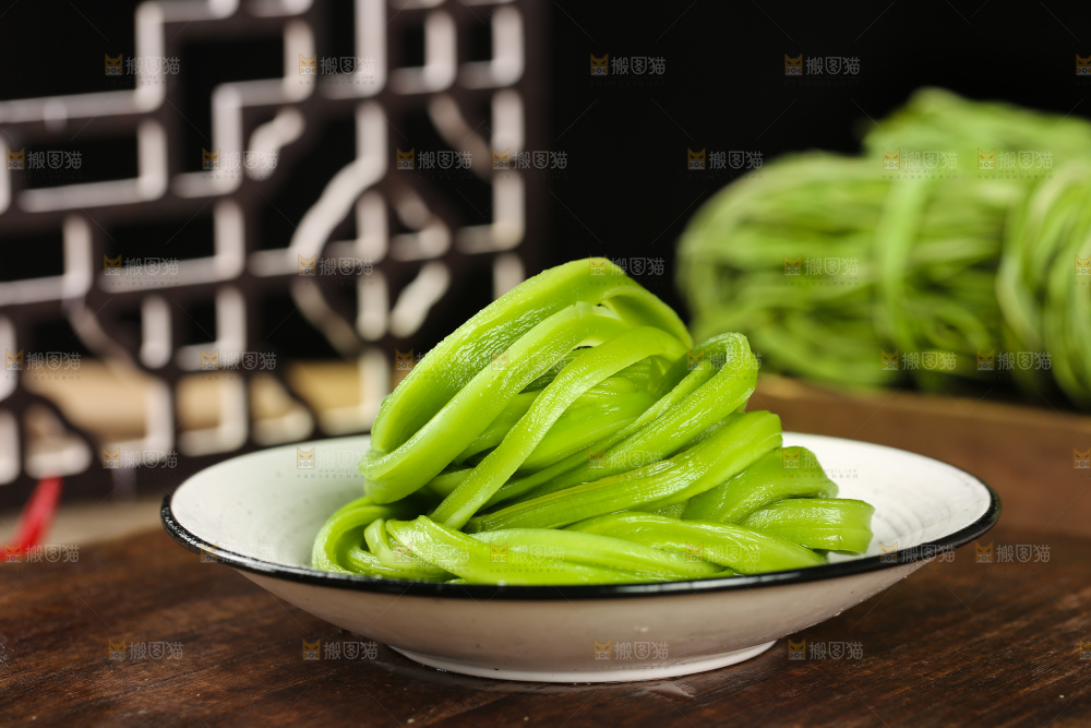 深底上的贡菜