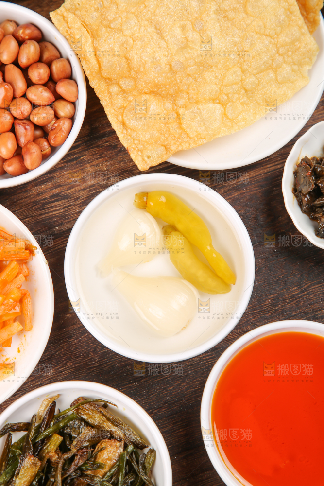 深底上的螺蛳粉