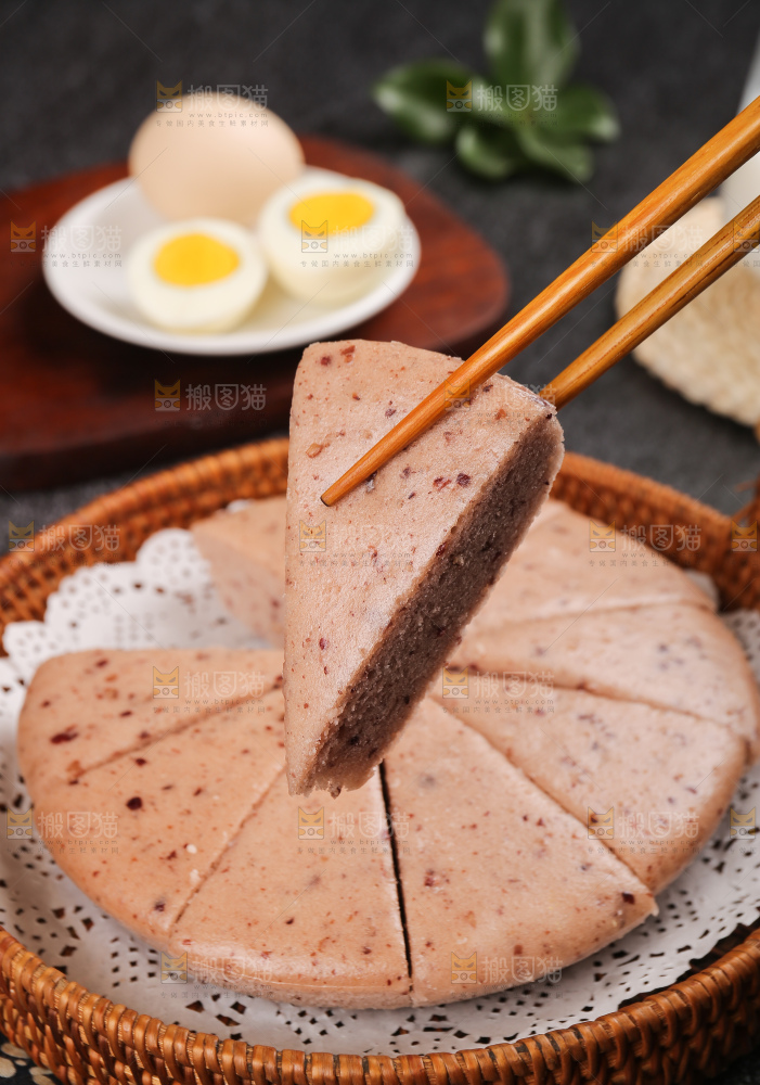 深底上的红豆发糕