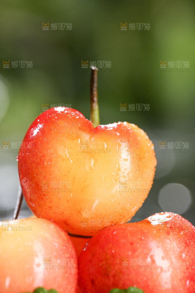 深底上的黄金车厘子