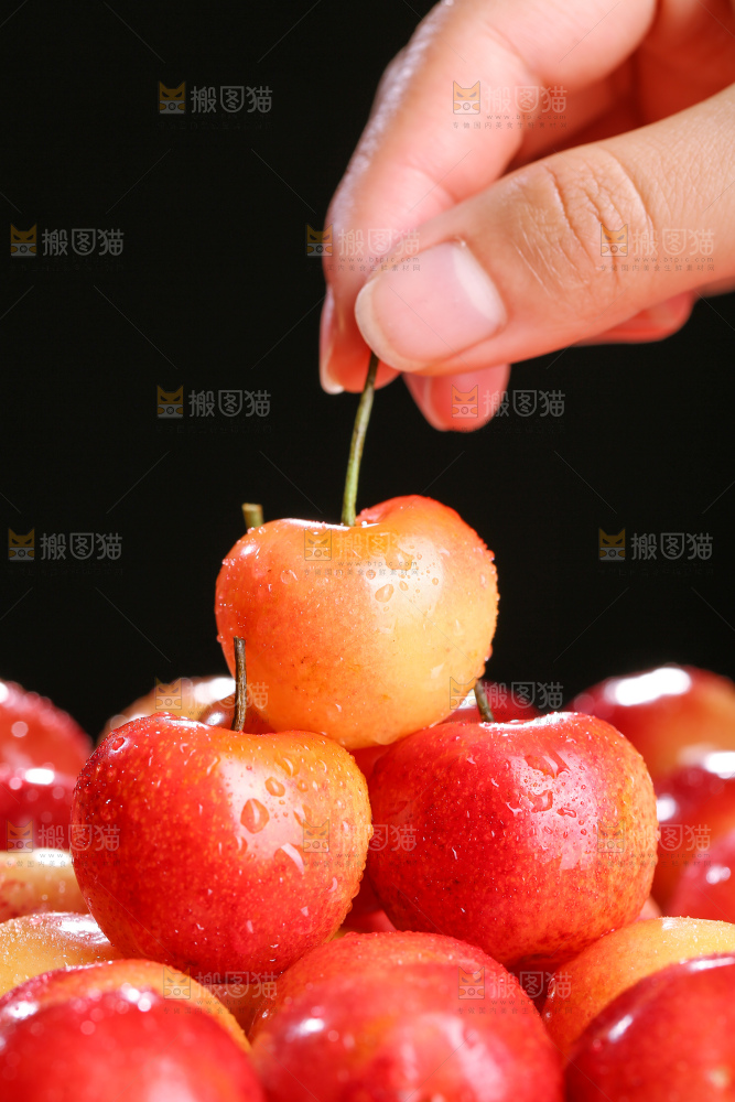 深底上的黄金车厘子