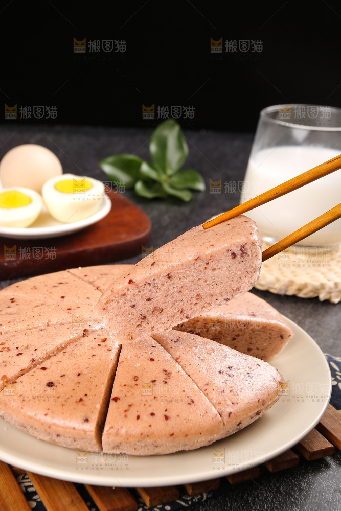 深底上的红豆发糕