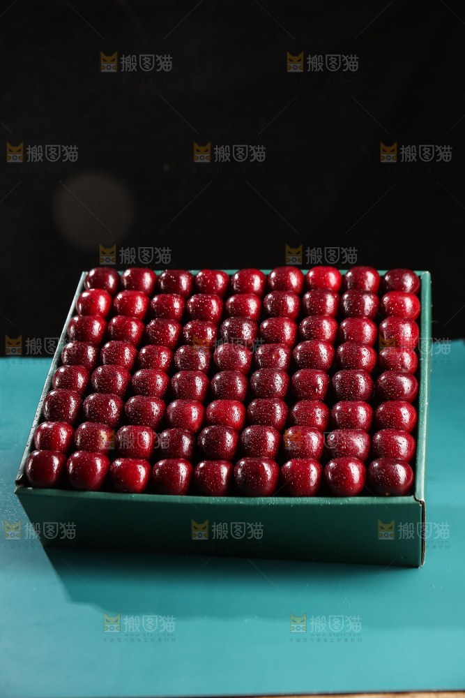 深底上的车厘子