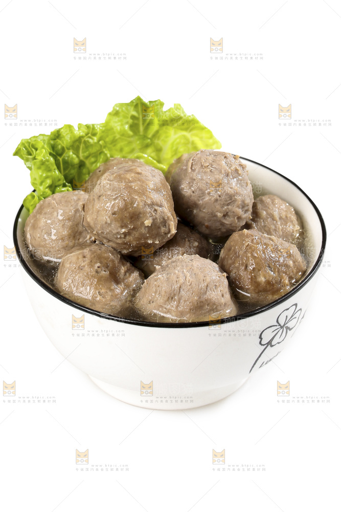 白底上的牛肉丸
