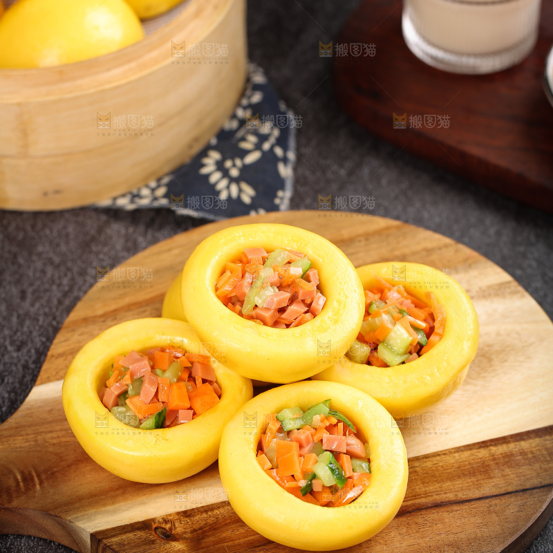 深底上的玉米杂粮窝窝头