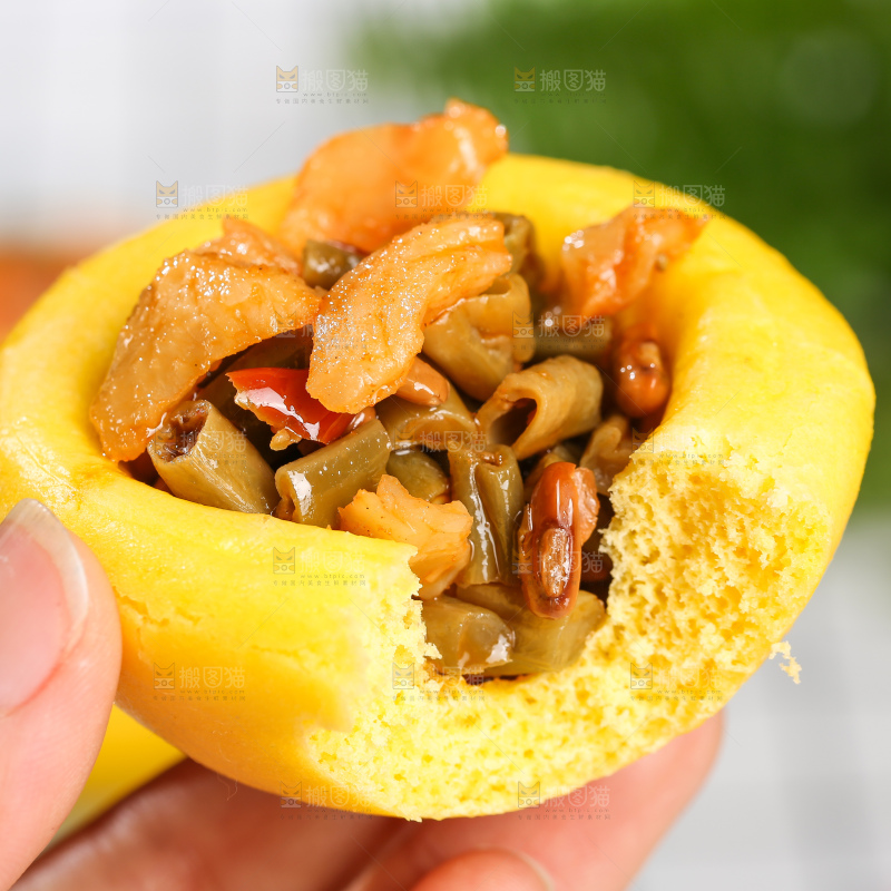 浅底上的玉米杂粮窝窝头
