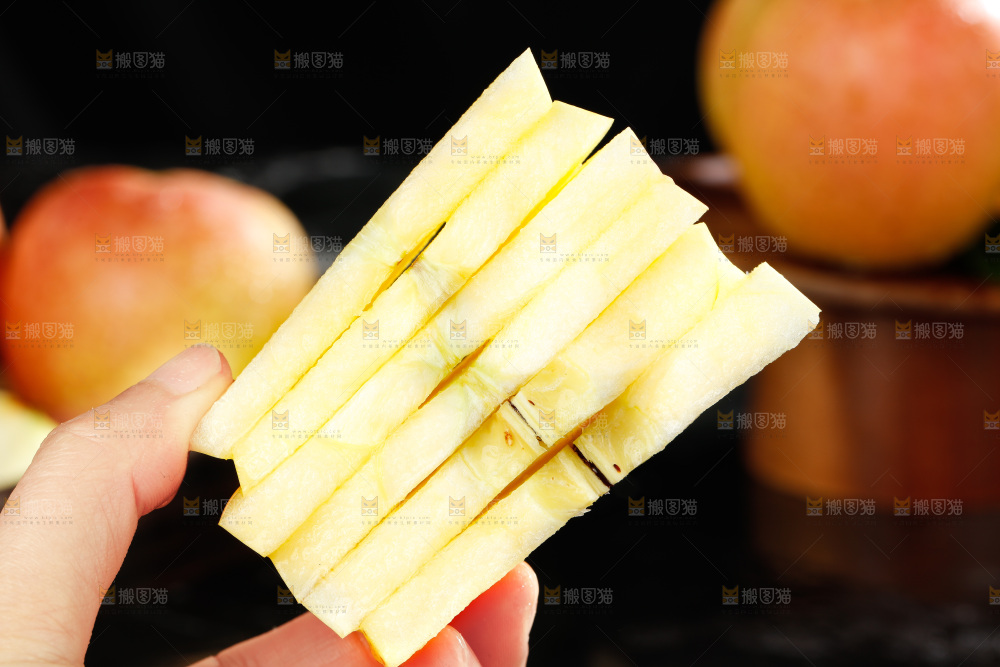 深底上的雀斑美人