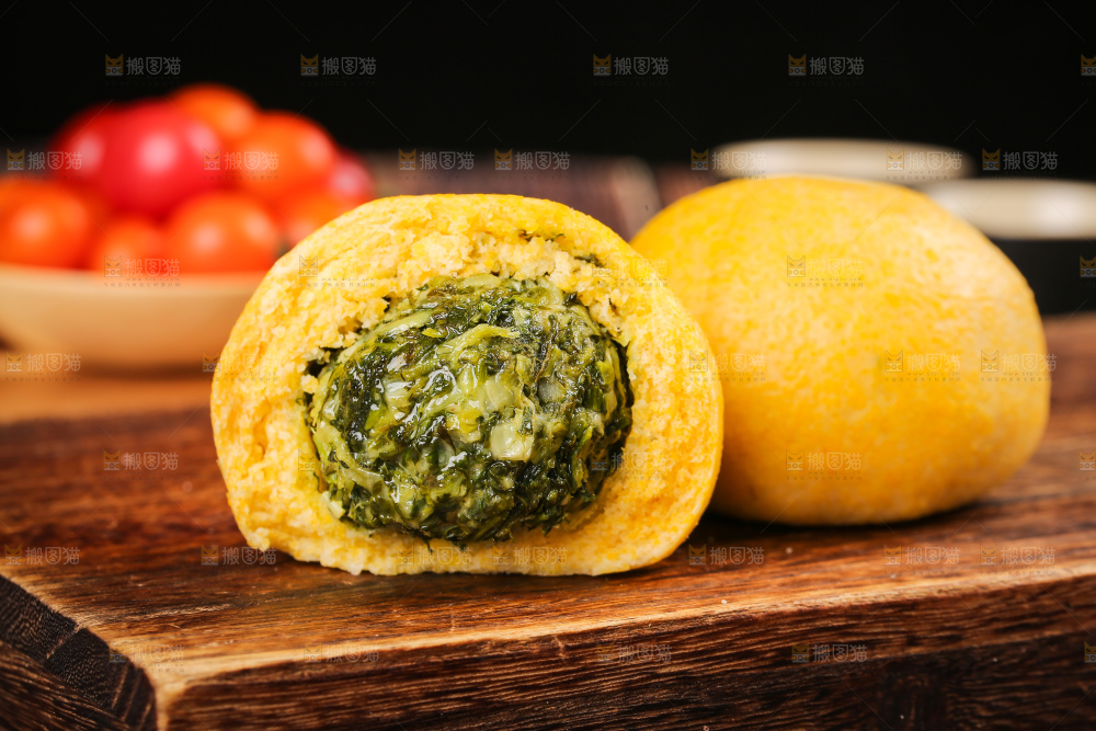 深底上的荠菜团子