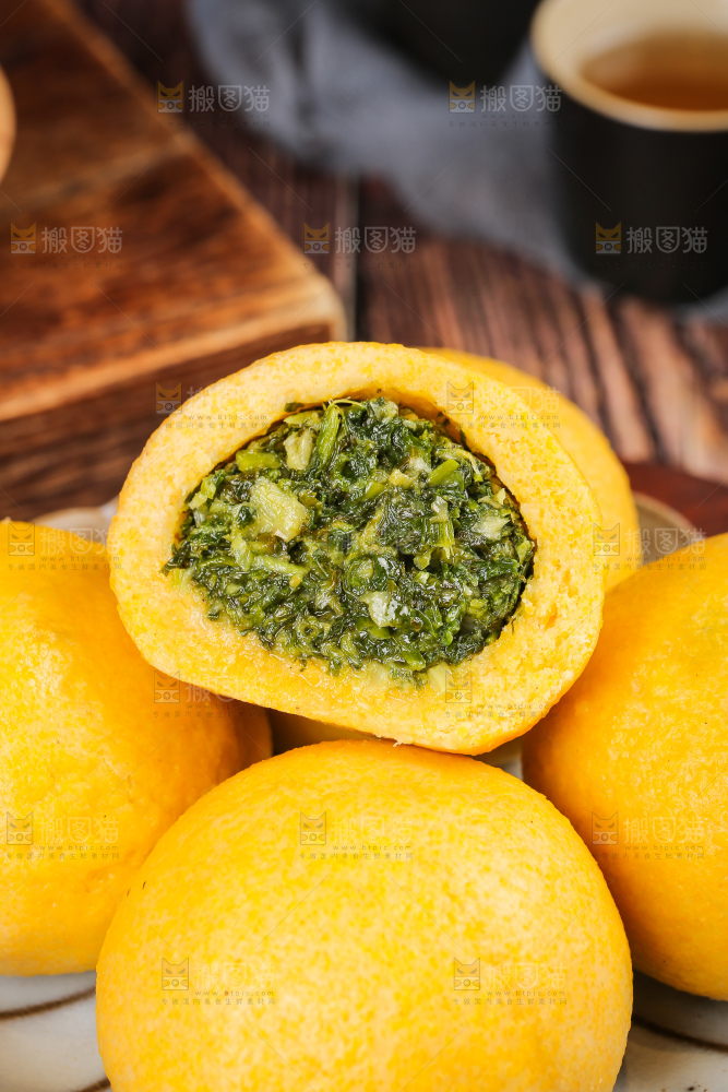 深底上的荠菜团子