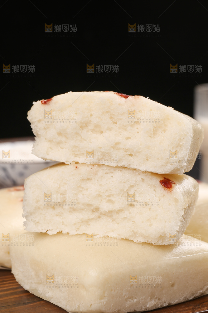 深底上的白糖发糕