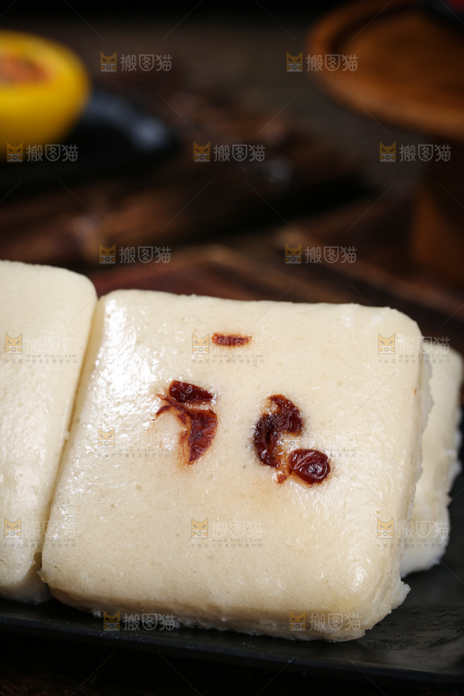 深底上的白糖发糕