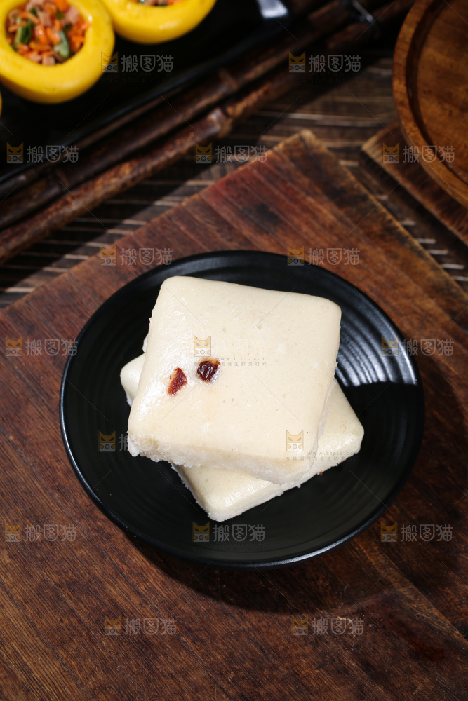 深底上的白糖发糕