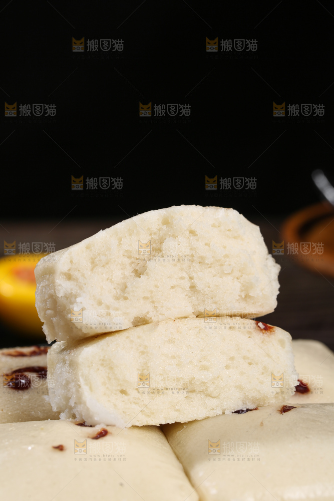 深底上的白糖发糕