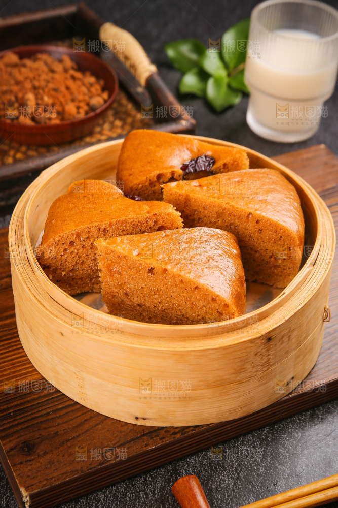 深底上的红糖红枣发糕